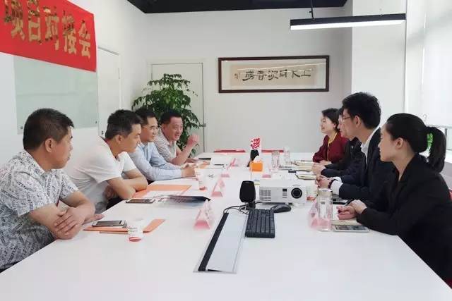 河北省大城縣縣委常委、副縣長王書華考察上海東方龍商務(wù)國際平臺(tái)