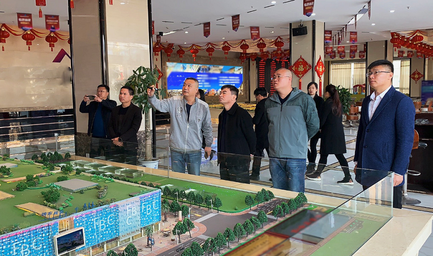 陪同政府園區(qū)對(duì)接考察大型商貿(mào)物流中心投資選址項(xiàng)目，明確合作重點(diǎn)，堅(jiān)實(shí)合作基礎(chǔ)