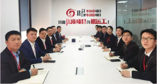 東方龍商務集團舉行2020年度總結暨表彰大會，2021并肩奮進開新局