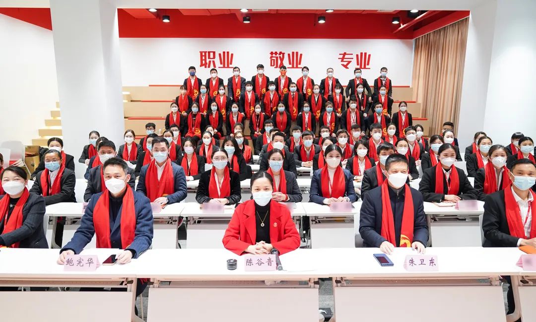 凝心聚力擔(dān)使命，奮楫揚(yáng)帆新征程！東方龍商務(wù)集團(tuán)舉行2022年度總結(jié)暨表彰大會