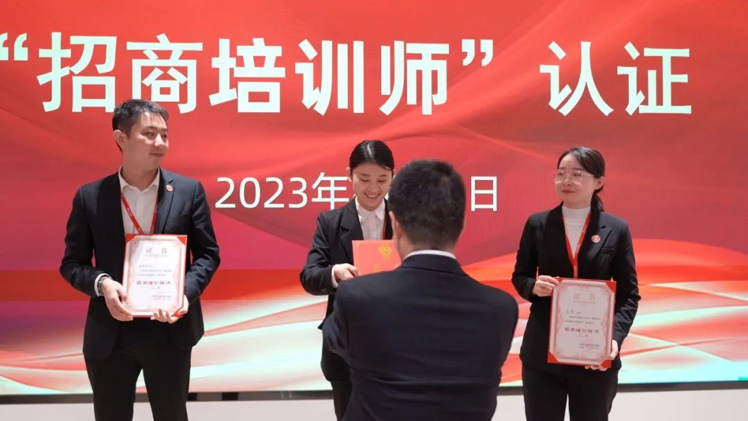 聚勢行，闖新途！東方龍商務(wù)召開一季度“開門紅”總結(jié)表彰暨“奔跑二季度”競賽總動員