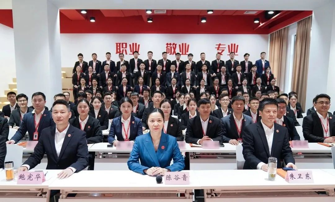 聚勢行，闖新途！東方龍商務(wù)召開一季度“開門紅”總結(jié)表彰暨“奔跑二季度”競賽總動員