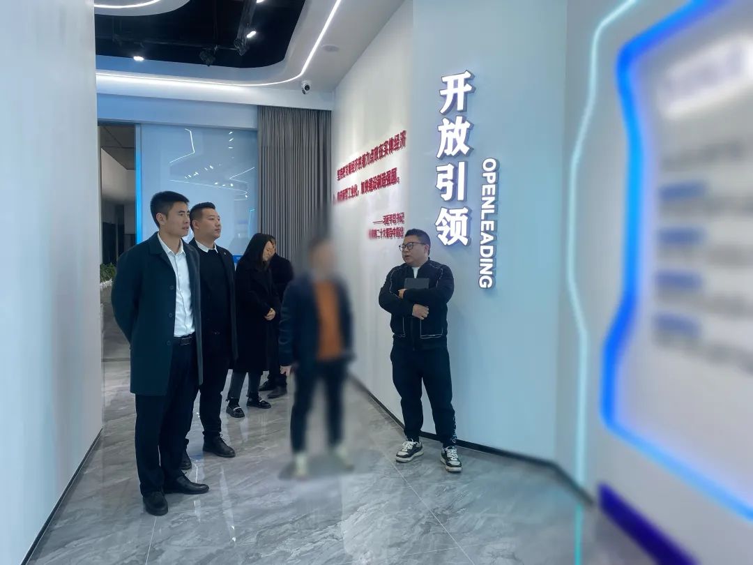 華為、蘋(píng)果等知名企業(yè)優(yōu)質(zhì)合作商！專(zhuān)精特新觸控顯示屏擴(kuò)建投資選址項(xiàng)目方反向考察四川某地方政府