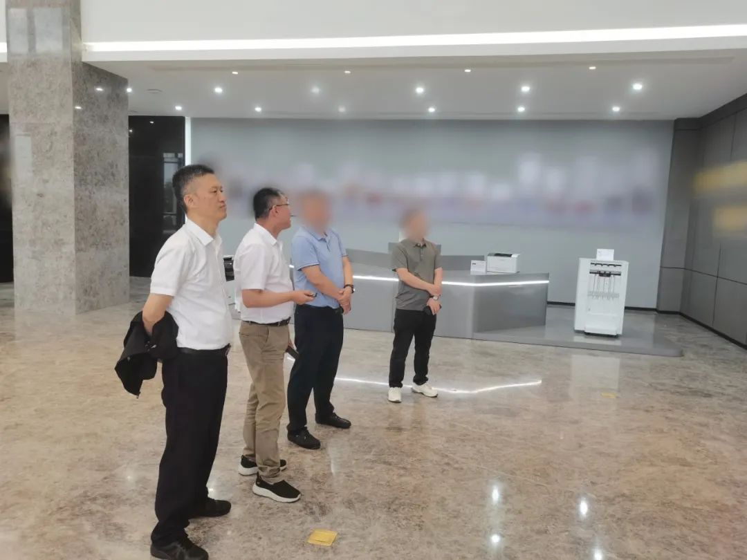 為國內(nèi)一線車企供貨，發(fā)展迅速，影響力深厚！專精特新車載液晶顯示模組擴(kuò)建投資選址項(xiàng)目方實(shí)地考察山東某地方政府