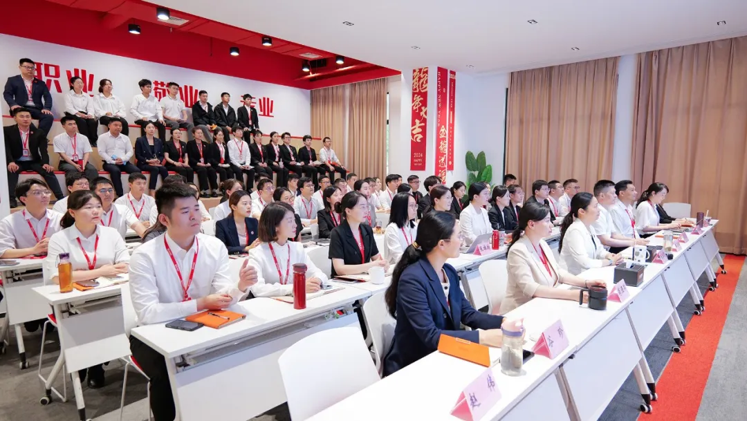 落實(shí)“項(xiàng)目為王”，狠抓“招商引資”！6月中旬，集團(tuán)共41個(gè)優(yōu)質(zhì)投資選址項(xiàng)目通過(guò)評(píng)估