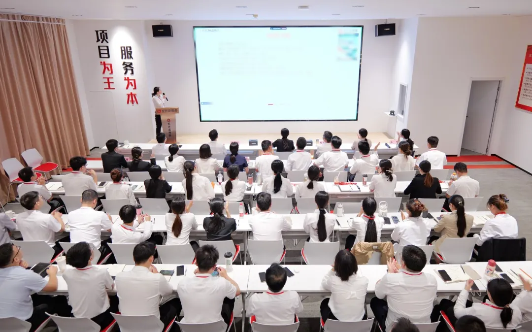 抓好項(xiàng)目開發(fā)先手棋，夯實(shí)項(xiàng)目落地硬支撐！9月上旬，集團(tuán)共33個(gè)優(yōu)質(zhì)投資選址項(xiàng)目通過評估