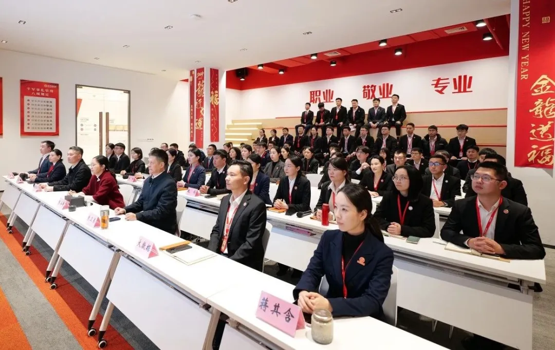 抓牢“項(xiàng)目落地”主線，打好全年“收官戰(zhàn)”！11月下旬，集團(tuán)共35個(gè)優(yōu)質(zhì)投資選址項(xiàng)目通過評(píng)估