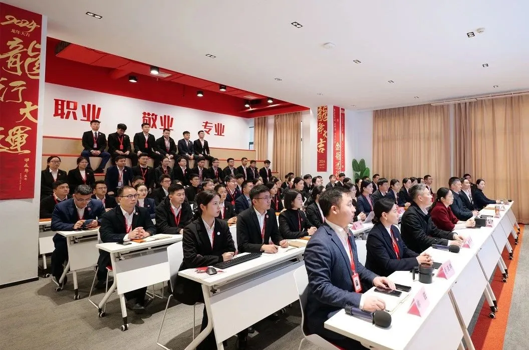 抓牢“項(xiàng)目落地”主線，打好全年“收官戰(zhàn)”！11月下旬，集團(tuán)共35個(gè)優(yōu)質(zhì)投資選址項(xiàng)目通過評(píng)估
