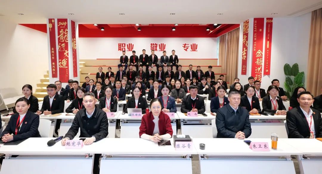 抓牢“項(xiàng)目落地”主線，打好全年“收官戰(zhàn)”！11月下旬，集團(tuán)共35個(gè)優(yōu)質(zhì)投資選址項(xiàng)目通過評(píng)估